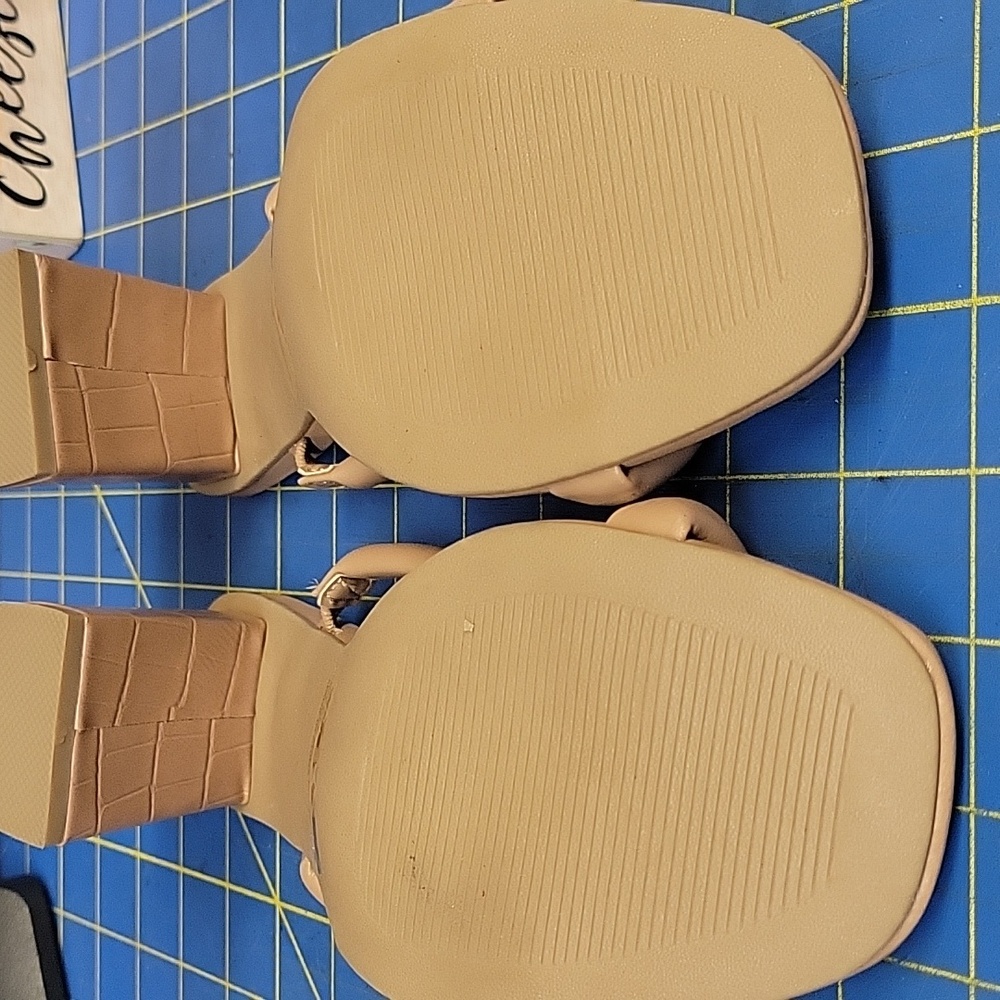 DV Dolce Vita Women's Nude Heeled Halsty strappy block heel Sandals Size 7 New - Picture 5 of 9